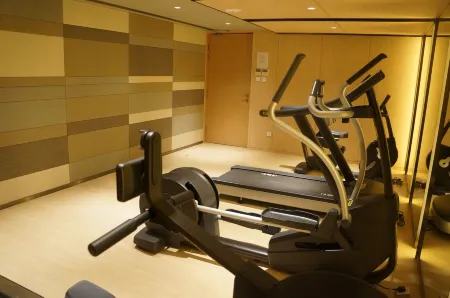 The Pier Hotel Отели рядом с достопримечательностью «Сайкун-Таун»