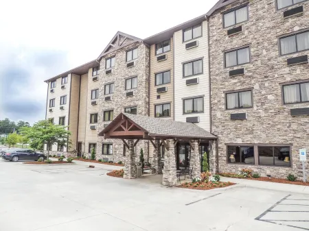 Brookstone Lodge Near Biltmore Village, Ascend Hotel Collection Отели рядом с достопримечательностью «Университет Уэстерн Каролина»