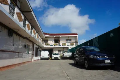 里爾阿茲台克酒店