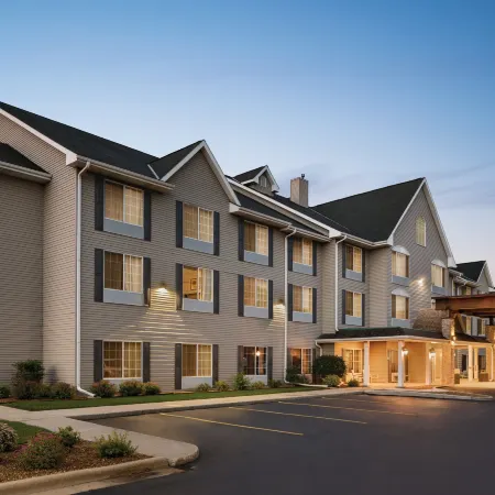 Country Inn & Suites by Radisson, West Bend, WI
