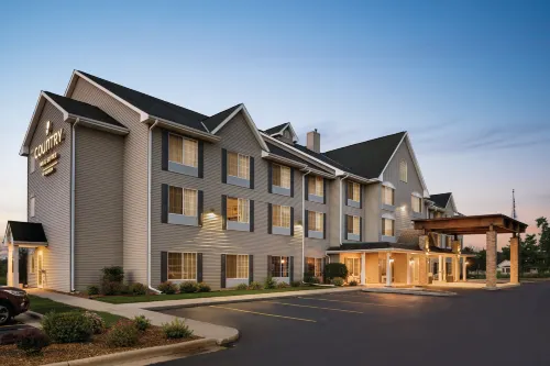 Country Inn & Suites by Radisson, West Bend, WI Hotels in West Bend