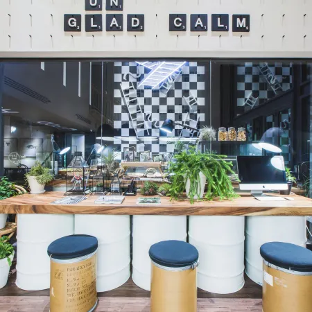 Blu Monkey Hub and Hotel Phuket-Free All Day Coworking space Отели рядом с достопримечательностью «Порт Ратсада»