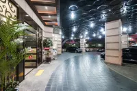 Aura Tourist Hotel - parking