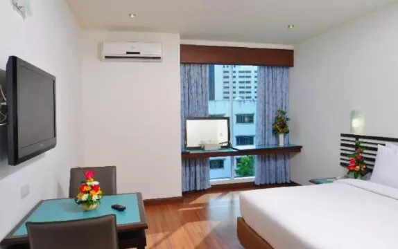 ห้องดีลักซ์ เตียงใหญ่ 1 เตียง