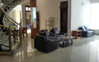 Hotel Griya Lestari Pati فنادق في Pati