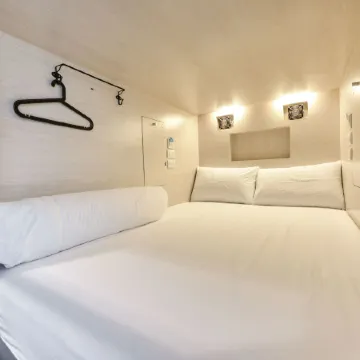 The Cube Hostel Silom Отели рядом с достопримечательностью «Станция MRT Силом»
