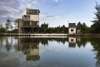 Follow the Cloud B&B Hotels in 