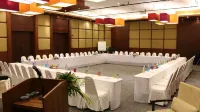 Apsara Beachfront Resort & Villa