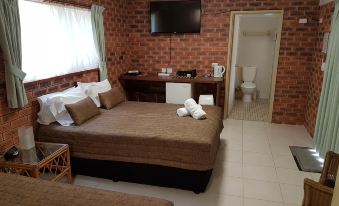 Gold Coast Airport Motel - Only 300 Meters to Airport Terminal
