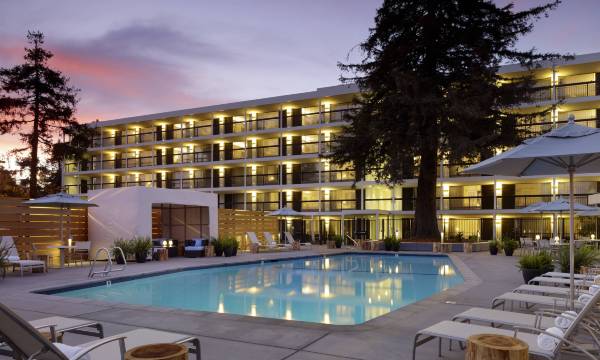 Hotel Paradox, Autograph Collection