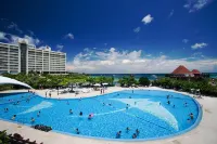 Renaissance Okinawa Resort - Pools