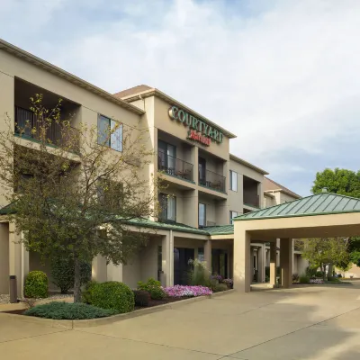 Courtyard Champaign Hotels near Boneyard Creek Second Street Basin