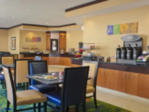 แฟร์ฟิลด์ อินน์แอนด์สวีทส์ บายแมริออท แชมเปญ โรงแรมในแชมเปญ