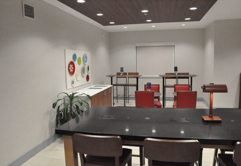 Holiday Inn Express Hotel & Suites Jackson Over view