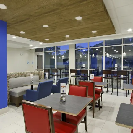 Holiday Inn Express & Suites COLUMBUS NORTH by IHG