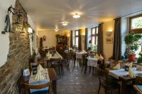 Moselland Hotel im Enderttal Zum Onkel Willi Hotels in Greimersburg