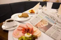 Centro Hotel Nürnberg, Trademark Collection by Wyndham - breakfast