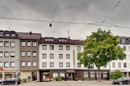 Hotel Erlenstegen Отели в г. Лауф-ан-дер-Пегниц