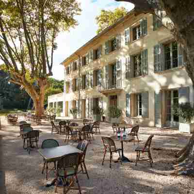 Domaine de Fontenille Hotel Exterior