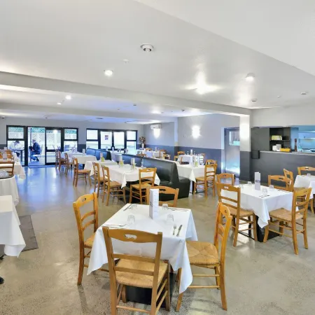 Manukau Hotel & Conference Centre Отели рядом с достопримечательностью «Тематический парк Конец Радуги»