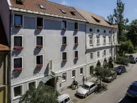 Hotel Mrak Superior Отели в г. Vic District