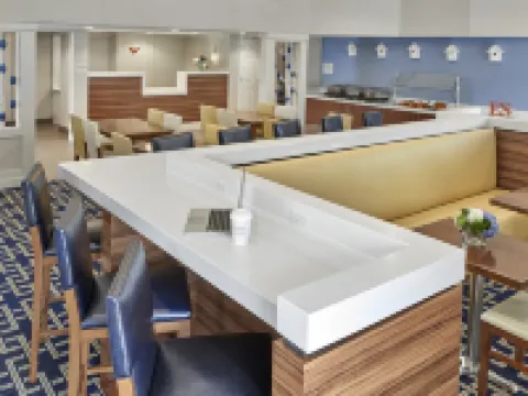 Sonesta ES Suites Burlington ウィリストンのホテル