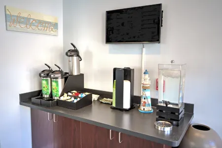 Club Wyndham Newport Onshore Отели рядом с достопримечательностью «Клифф Уолк»