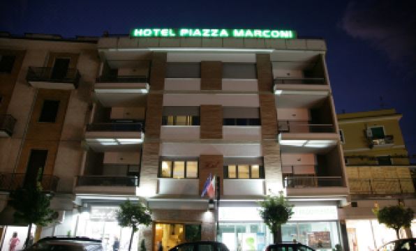 Hotel Piazza Marconi - Housity