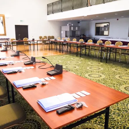 Centrum Konferencyjno-Apartamentowe Mrówka Отели рядом с достопримечательностью «Музей плакатов»