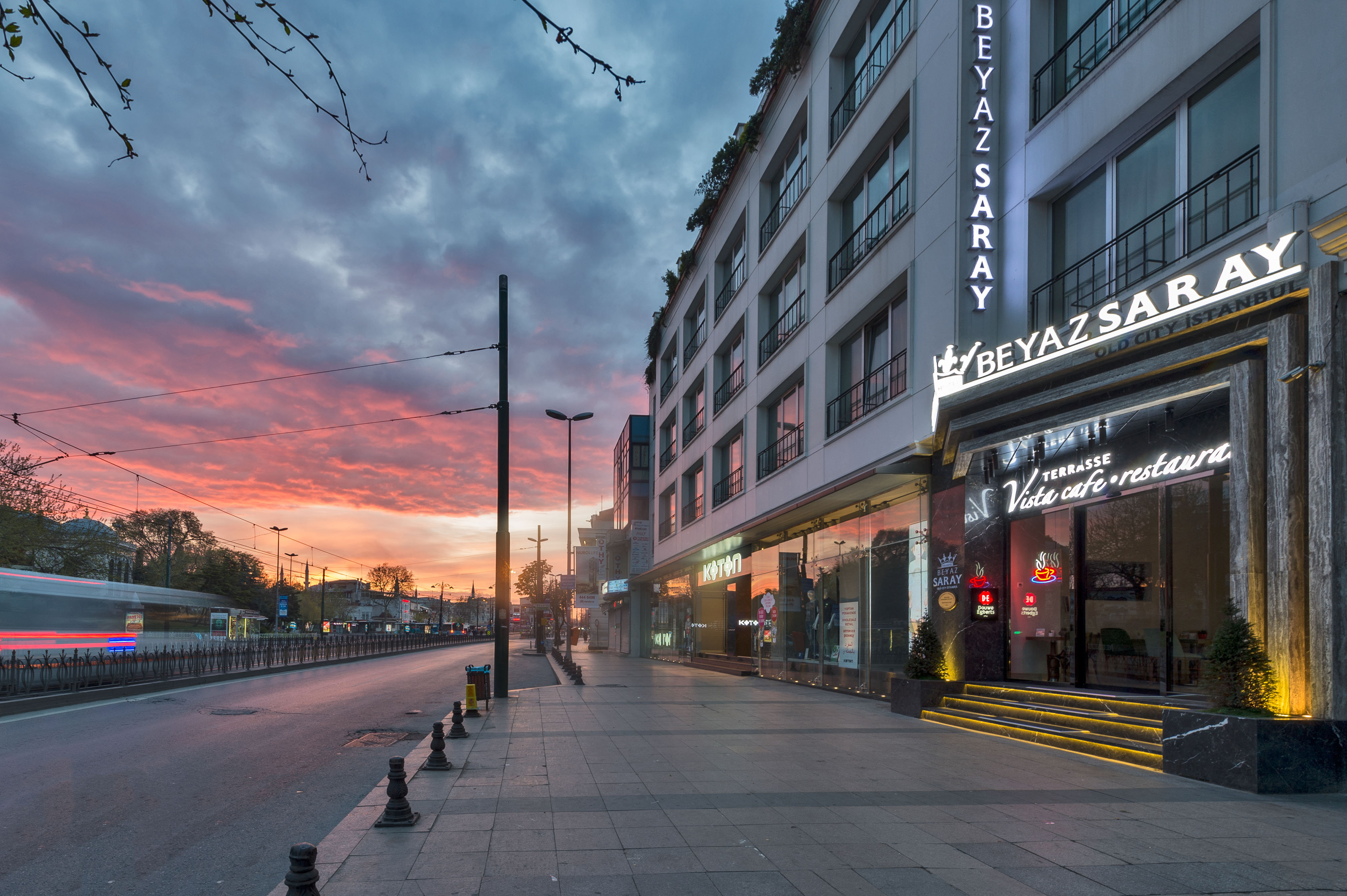 Hotel Beyaz Saray (The Hotel Beyaz Saray)