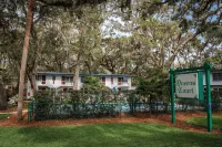 Queen's Court Inn