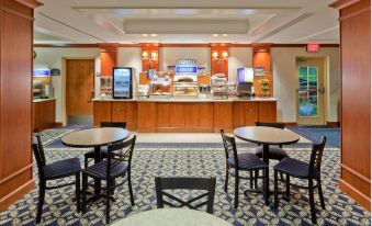 Holiday Inn Express & Suites Winchester