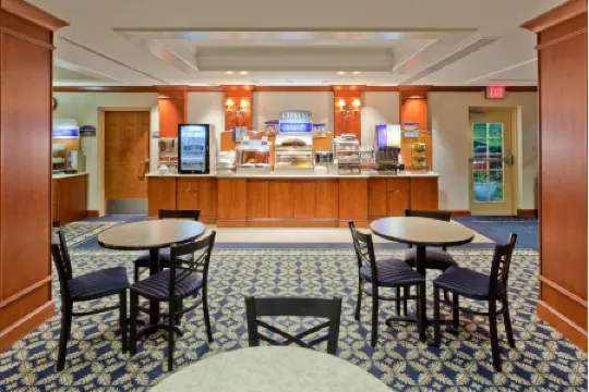 Holiday Inn Express & Suites WINCHESTER by IHG