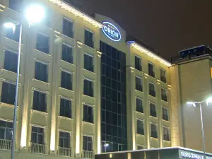 Top 4 Premium Hotels in Chu