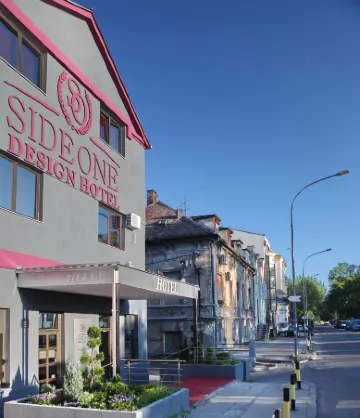 Side One Design Hotel Garni Отели рядом с достопримечательностью «Земун»