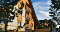 Villa Natural Wood فنادق في 