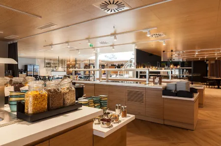 Scandic Helsinki Aviacongress Отели рядом с достопримечательностью «Терминал 2 аэропорта Хельсинки»