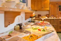 Hotel Appartement Roggal - فطور