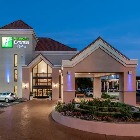 Holiday Inn Express & Suites LATHROP by IHG