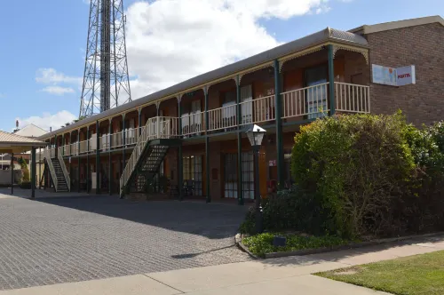 Travellers Rest Motor Inn Swan Hill - parking