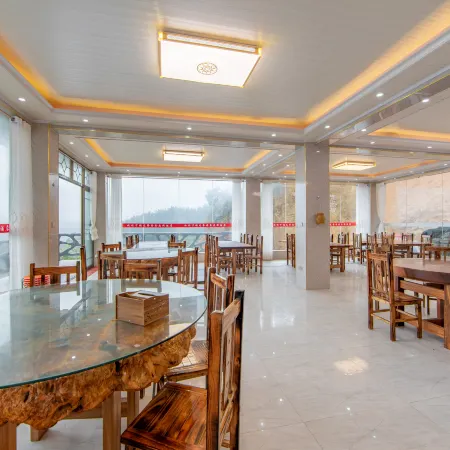 Longji Terrace Xinxin Resort Hotel (Qianfy Floor Tianti View Terrace)