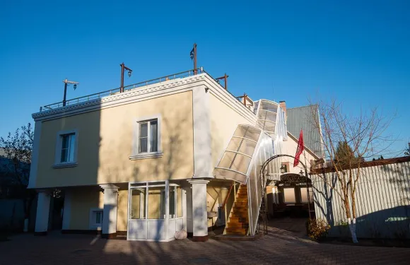 科特利亞科瓦廣場旅館