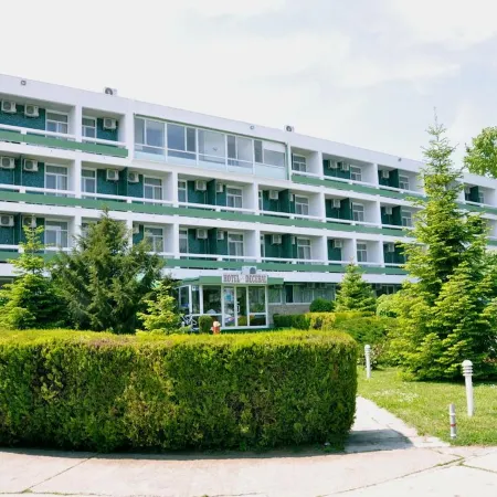 Hotel Decebal Отели рядом с достопримечательностью «Спа-комплекс Mangalia»