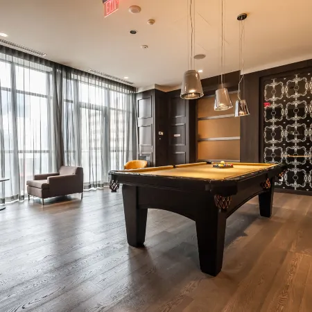 Metropolis Loft - CN Tower
