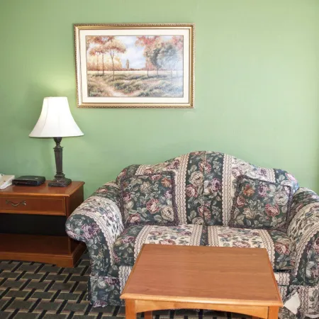 Victorian Inn & Suites