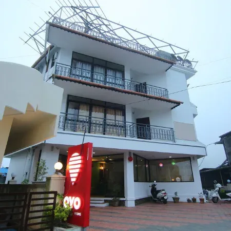 Lions Den Hotel