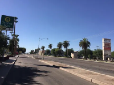 Desert Inn Hotels in Brawley