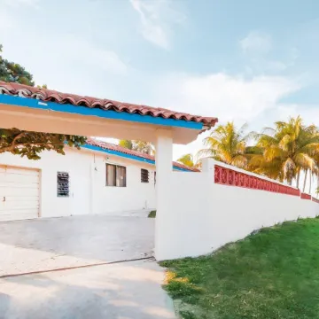 Ventana Al Atlantico at Arecibo 681 Ocean Drive