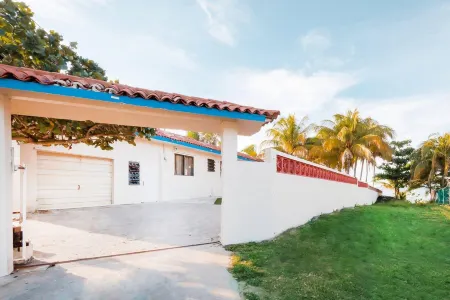 Ventana Al Atlantico at Arecibo 681 Ocean Drive