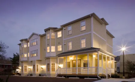 Wilbraham Mansion Отели рядом с достопримечательностью «Out of the Past Antiques»